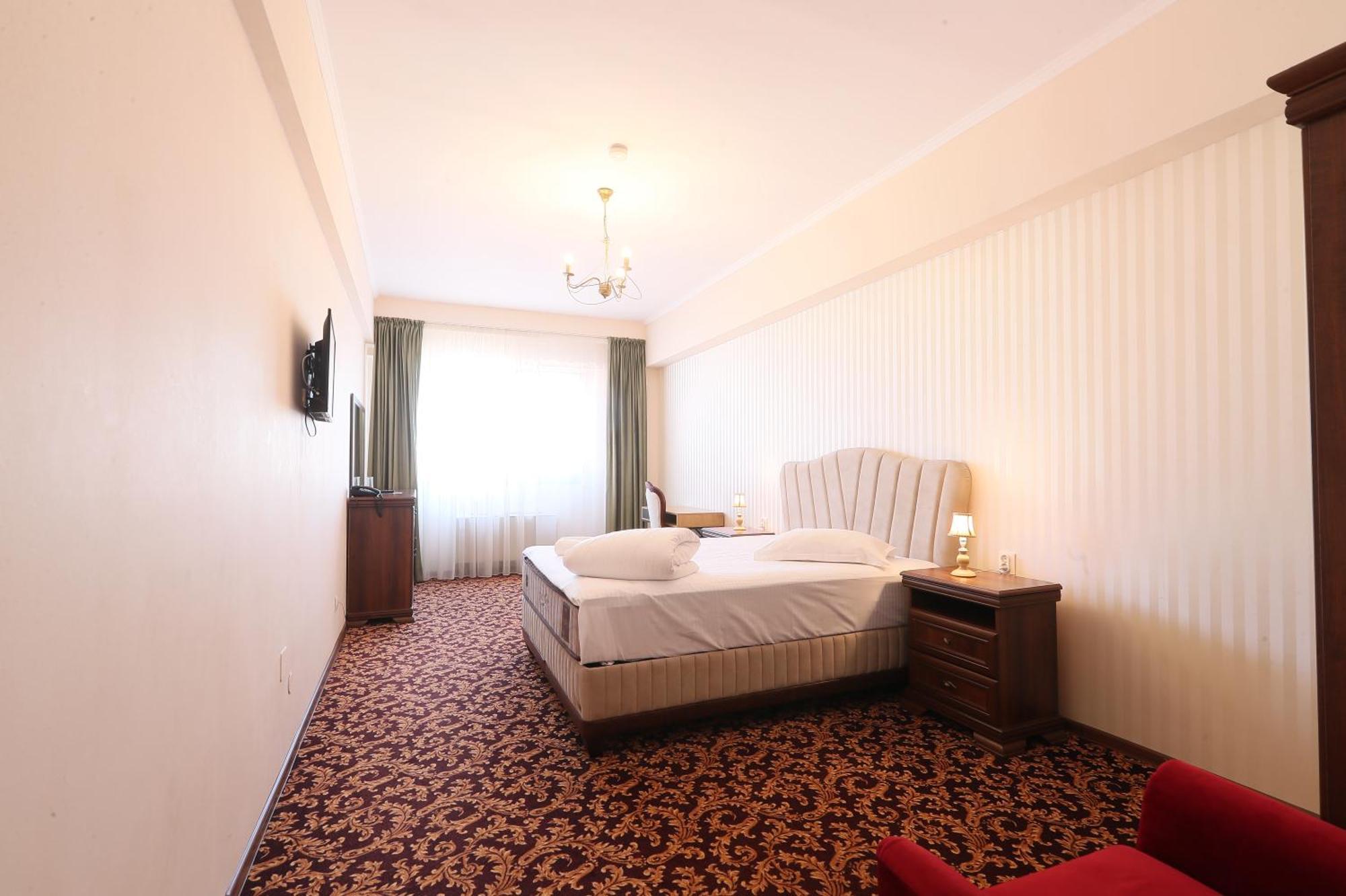 Hotel Impero Орадя Экстерьер фото