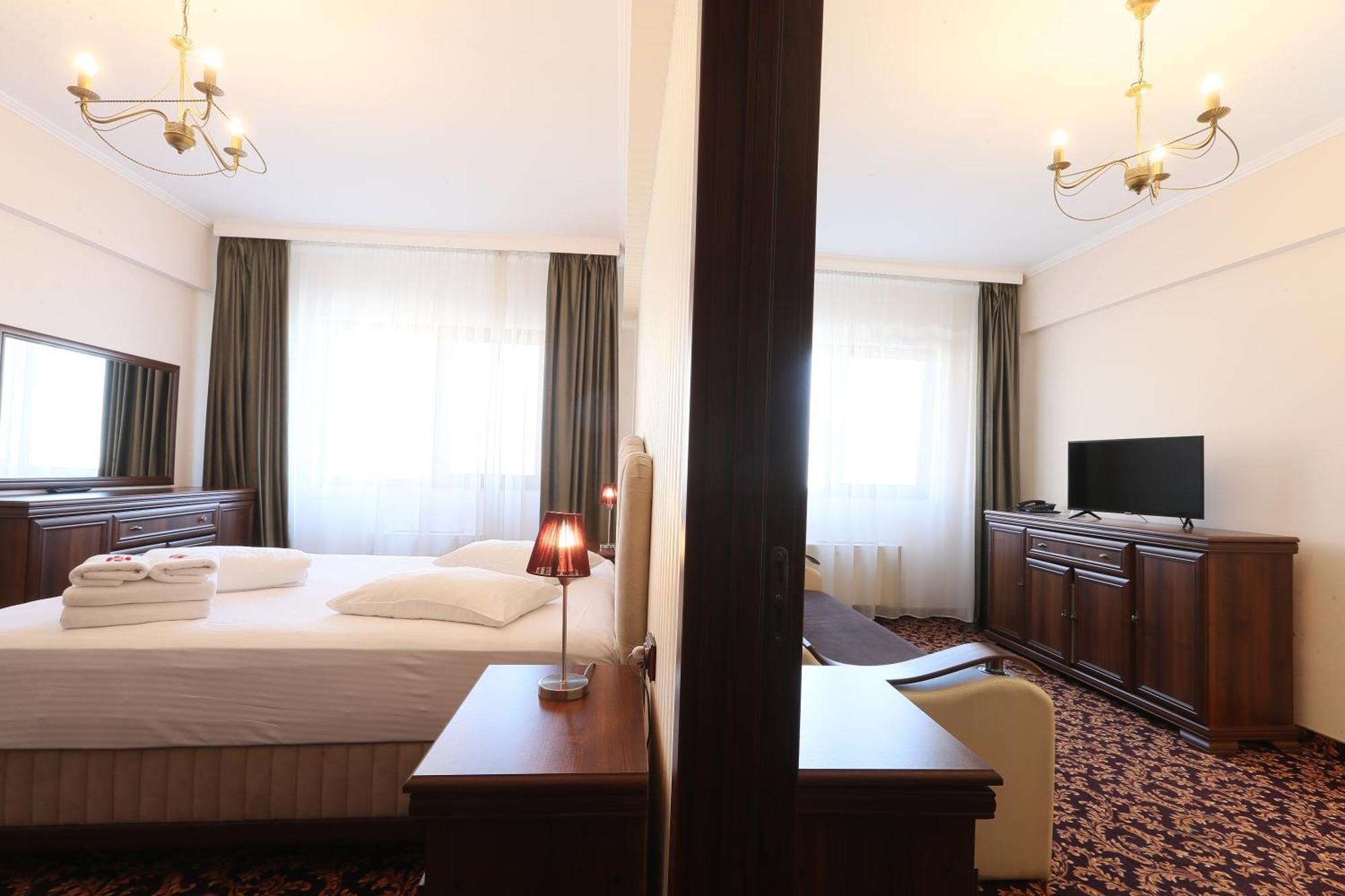 Hotel Impero Орадя Экстерьер фото