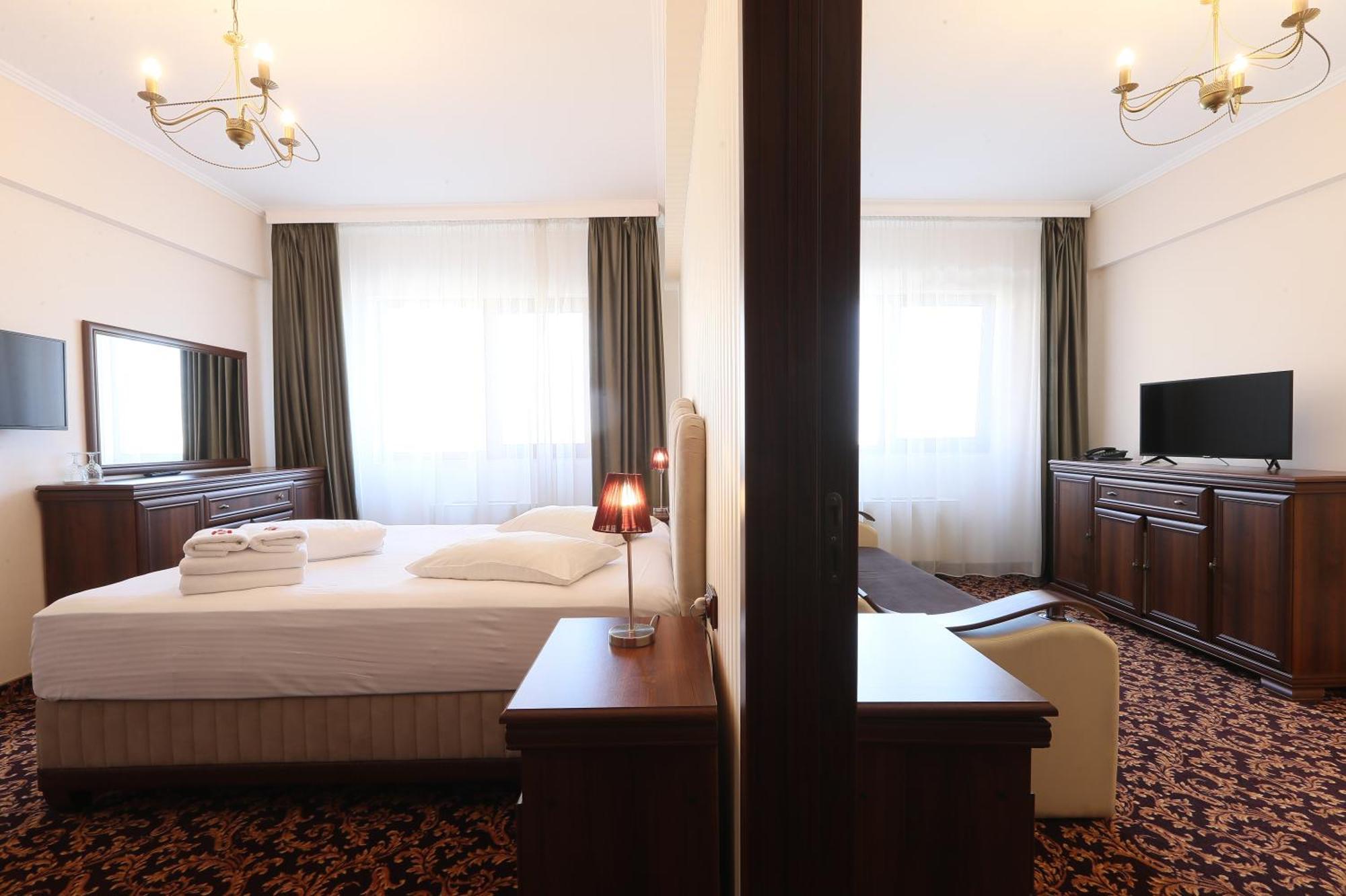 Hotel Impero Орадя Экстерьер фото