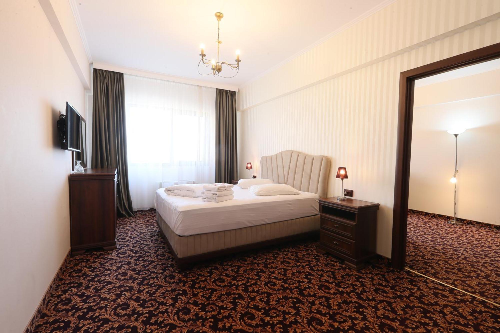 Hotel Impero Орадя Экстерьер фото