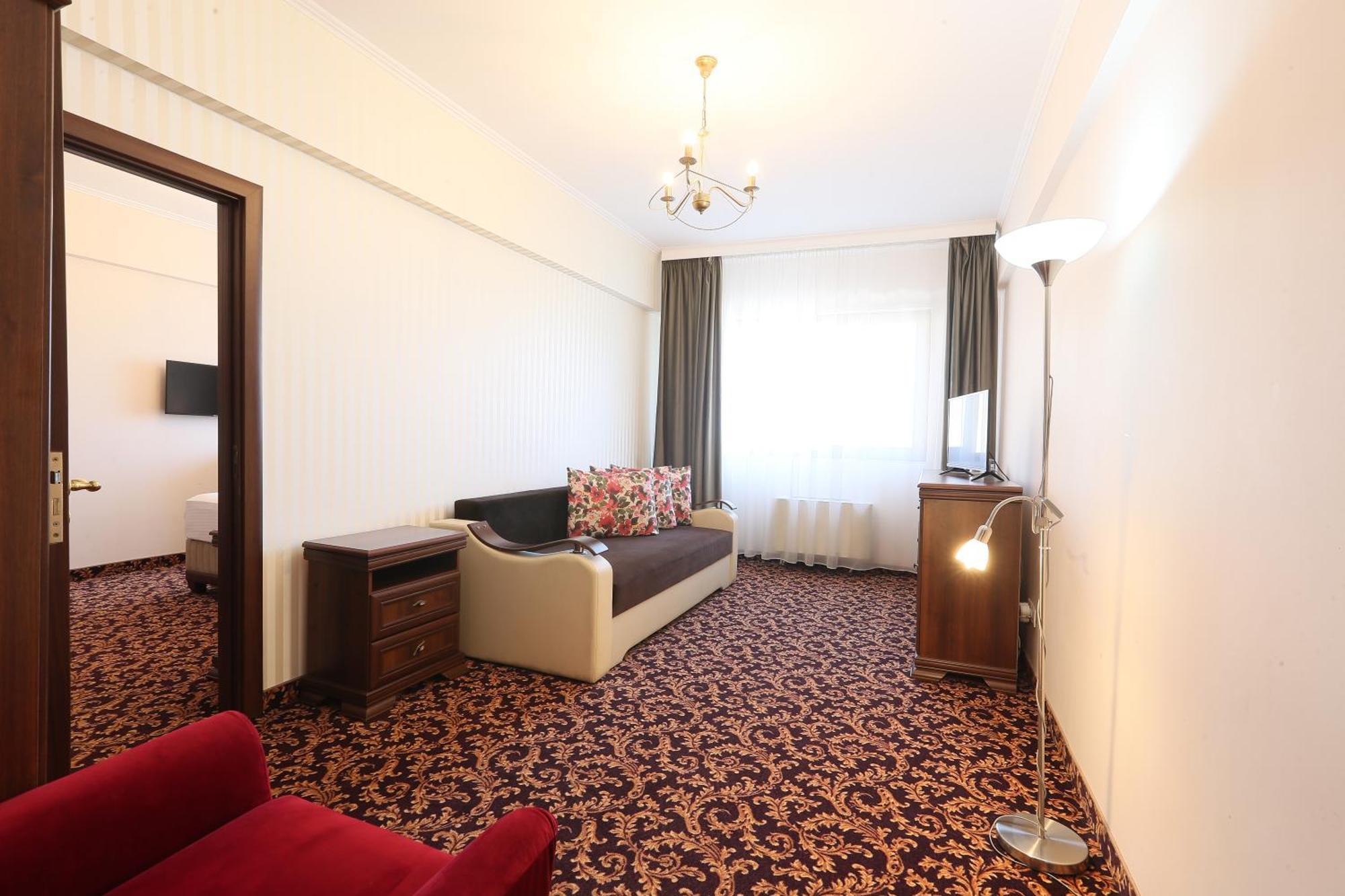 Hotel Impero Орадя Экстерьер фото