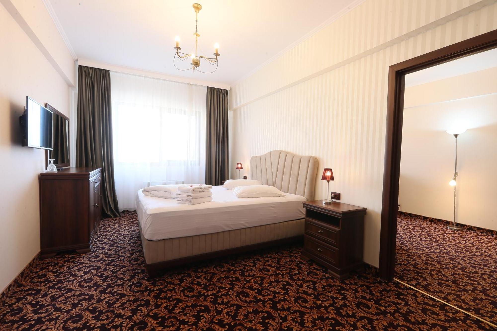 Hotel Impero Орадя Экстерьер фото