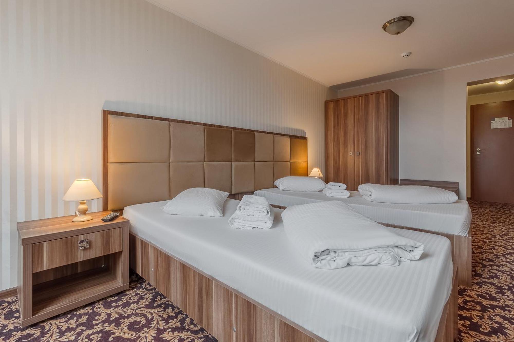 Hotel Impero Орадя Экстерьер фото
