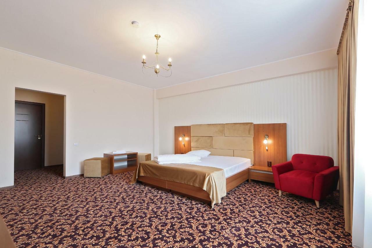 Hotel Impero Орадя Экстерьер фото