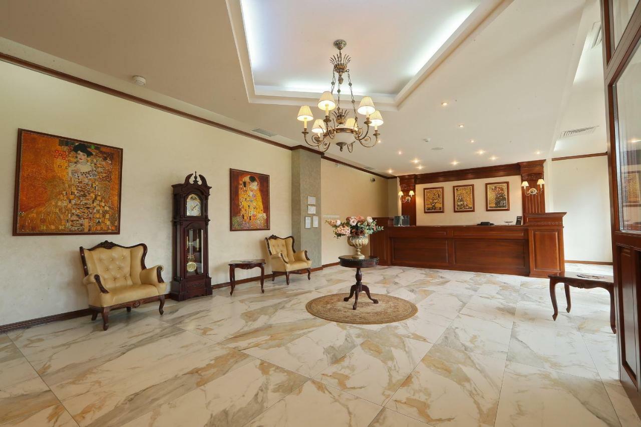 Hotel Impero Орадя Экстерьер фото