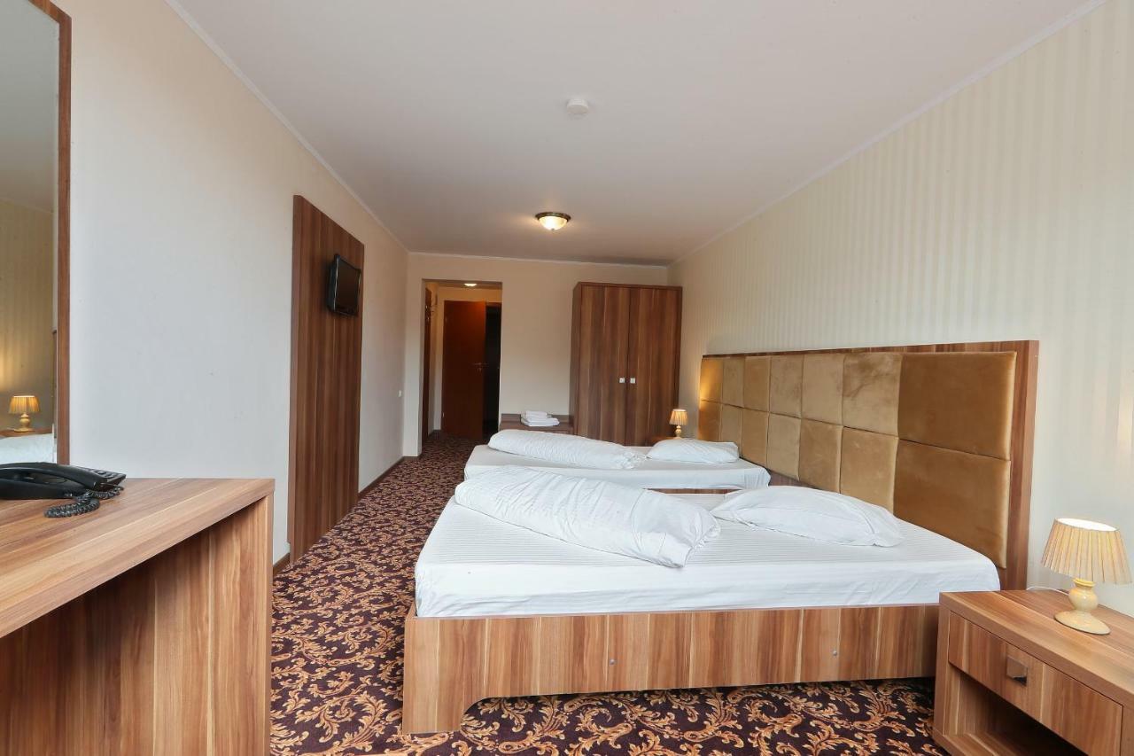 Hotel Impero Орадя Экстерьер фото