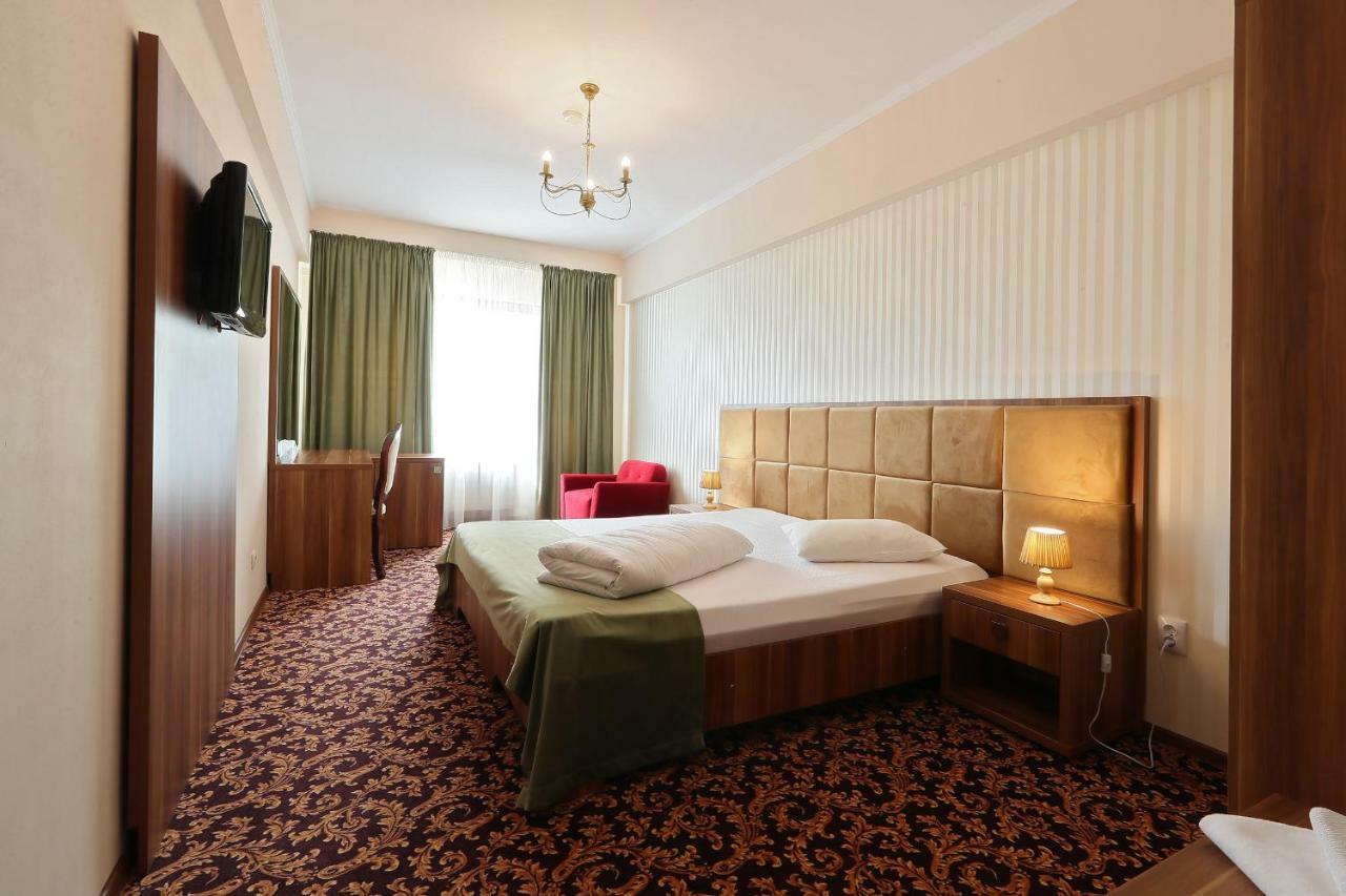 Hotel Impero Орадя Экстерьер фото