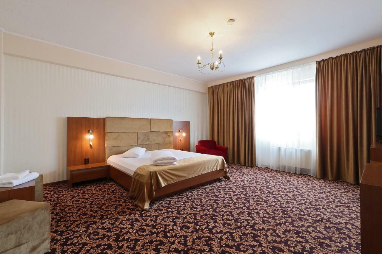 Hotel Impero Орадя Экстерьер фото